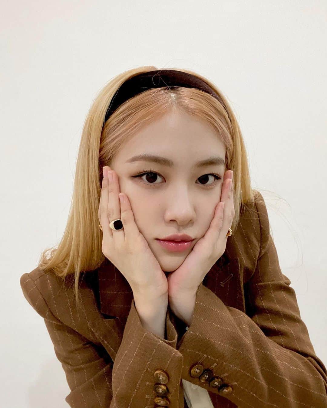 ロゼさんのインスタグラム写真 - (ロゼInstagram)「나두 사진 투척! 24/365🤎」6月13日 21時22分 - roses_are_rosie