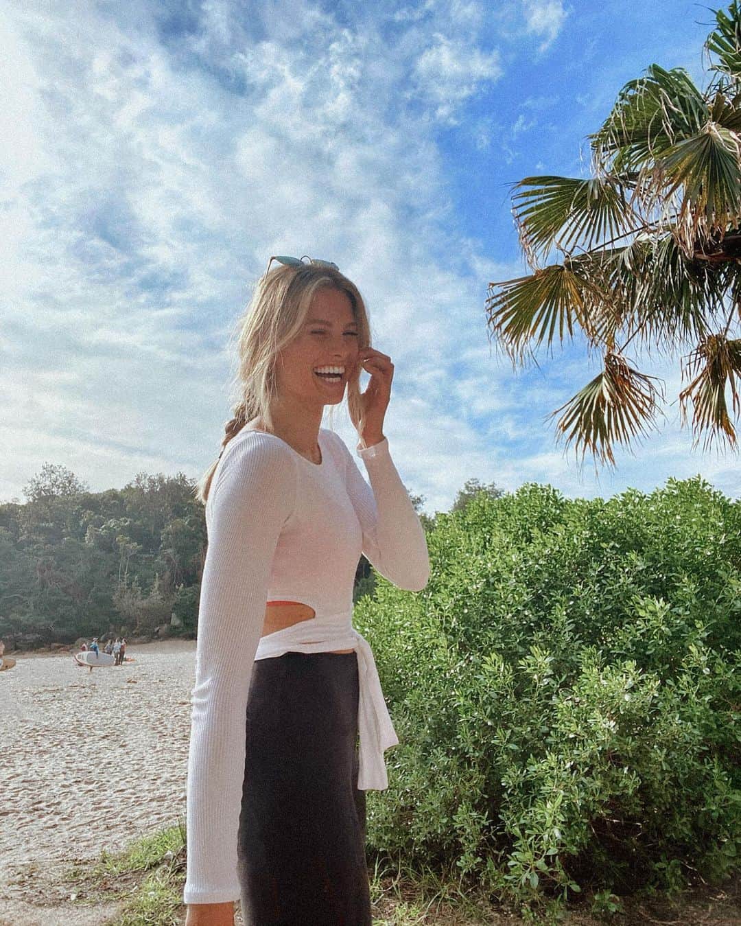 ナタリー・ジェーン・ローザーのインスタグラム：「Today I ran 16km out of 48km that I’m completing to help raise money for @campaignzero with the #48forfloyd challenge.  48 HOURS. 48 KM (or miles if that’s more your style!) 🏃🏼‍♀️🏃🏽‍♀️🏃🏾‍♀️🏃🏿‍♀️ Proud of my progress for day one. Now for some recovery time and I’ll be out there for day two!! I’ve put the link in my bio for the GoFundme page 💙  Top and tights - @aloyoga」