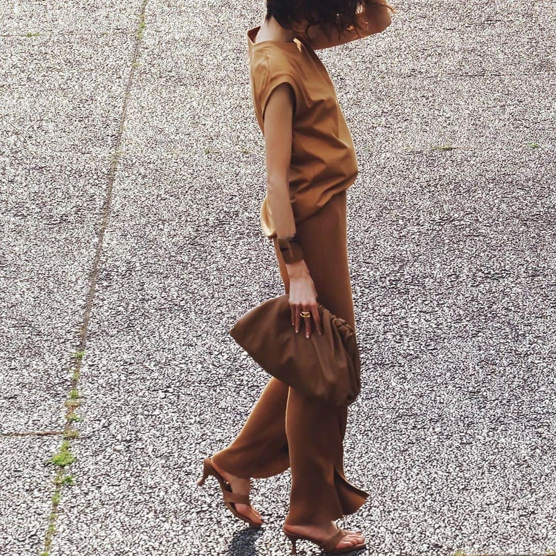 j.chikaさんのインスタグラム写真 - (j.chikaInstagram)「🐪﻿ ﻿ all camel﻿ ﻿ tops…#ozoc @ozoc_c4 × @sealbank﻿ pants…#deuxiemeclasse @deuxiemeclasse﻿ bag…#newbottega @newbottega﻿ sandal…#zara @zara﻿ ﻿」6月13日 21時38分 - chikako.hongo