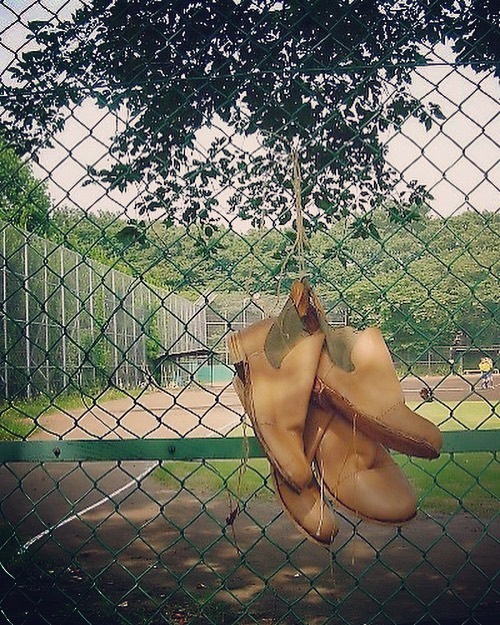 エイチカツカワフロムトウキョウのインスタグラム：「These shoes were made by hand by me. That was in 2006.  Long before that, as a boy, I played baseball every week at the ballpark in the background.  This stadium is located in Komazawa Park.  #shoes #leathershoes  #leathercraft #hkatsukawa #leather #handmade #handmadeintokyo  #エイチカツカワ #靴　#革靴」