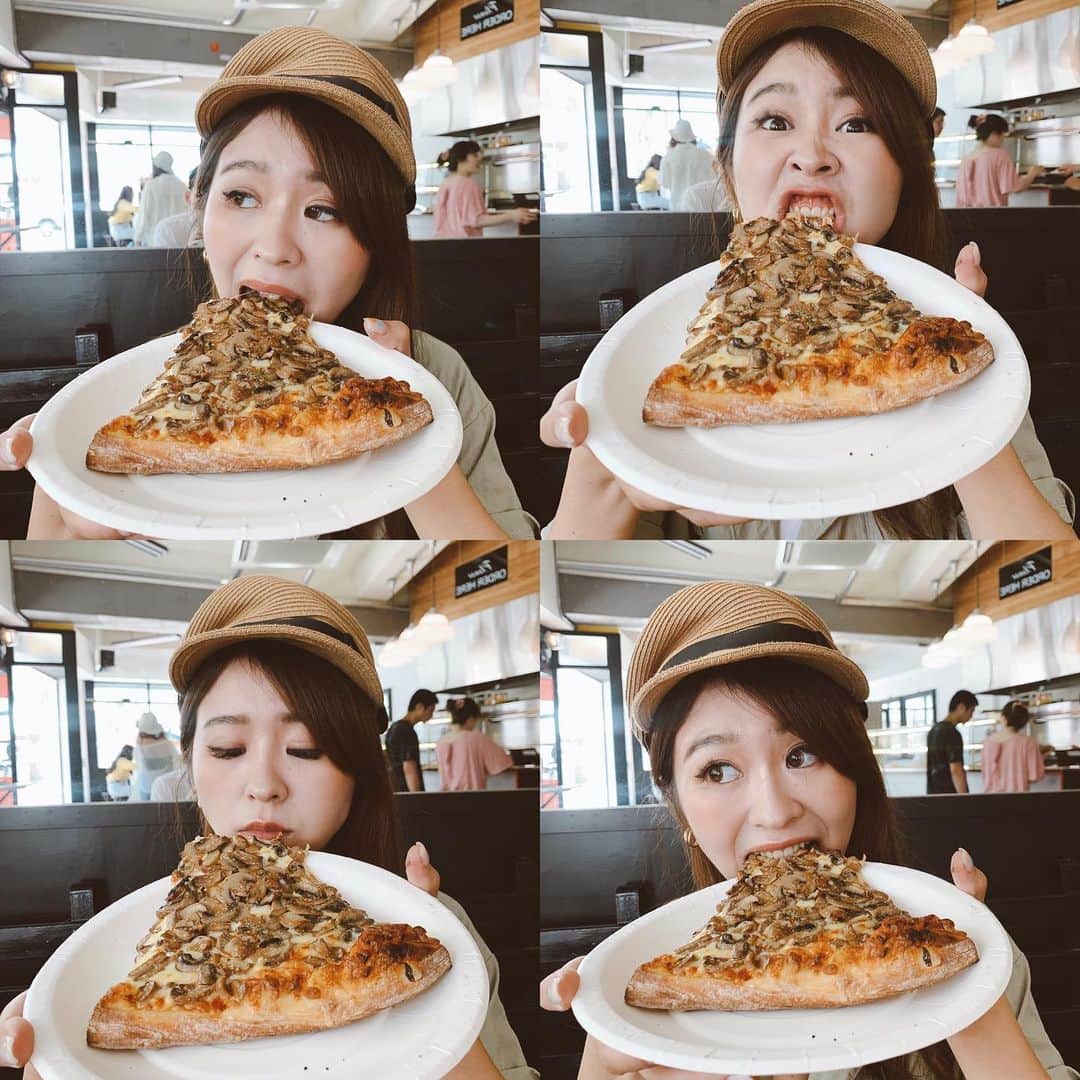 郭圈圈さんのインスタグラム写真 - (郭圈圈Instagram)「#🍕#好好吃😋 最喜歡蘑菇的♥️♥️♥️ 本來以為可以跟pizza拍出什麼可愛的照，結果只有多層下巴跟猙獰照🤪」6月13日 22時01分 - helloiamlea