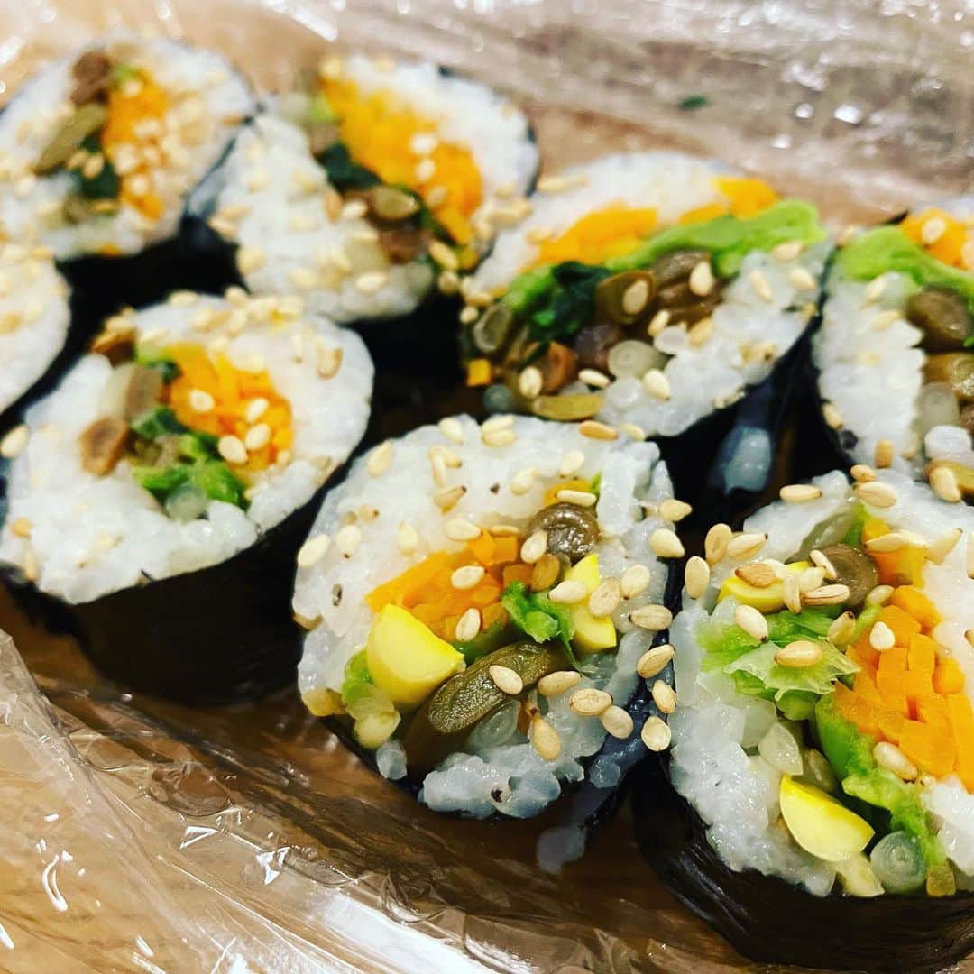 倉橋友和さんのインスタグラム写真 - (倉橋友和Instagram)「【名古屋テイクアウト 58】プッコチ（御器所） 明るいママさんが切り盛りをする韓国家庭料理の店で、出来立てのキンパと海鮮チヂミを注文。どちらも胡麻油の香りが食欲をそそり、あっという間に家族で完食でした😋汁物以外のメニューならテイクアウトに対応してもらえます。  名古屋市昭和区石仏町2-4 052-853-7775  #昭和区 #テイクアウト #昭和区テイクアウト #名古屋テイクアウト #プッコチ #韓国料理 #キンパ #キムパ  #チヂミ #海鮮チヂミ #おうち時間 #おうちご飯 #メーテレ #アナウンサー #倉橋友和 #倉めし #倉めしテイクアウト #3密を避けて #stayhome #stayathome #コロナに負けるな」6月13日 21時54分 - nbn_kurahashi