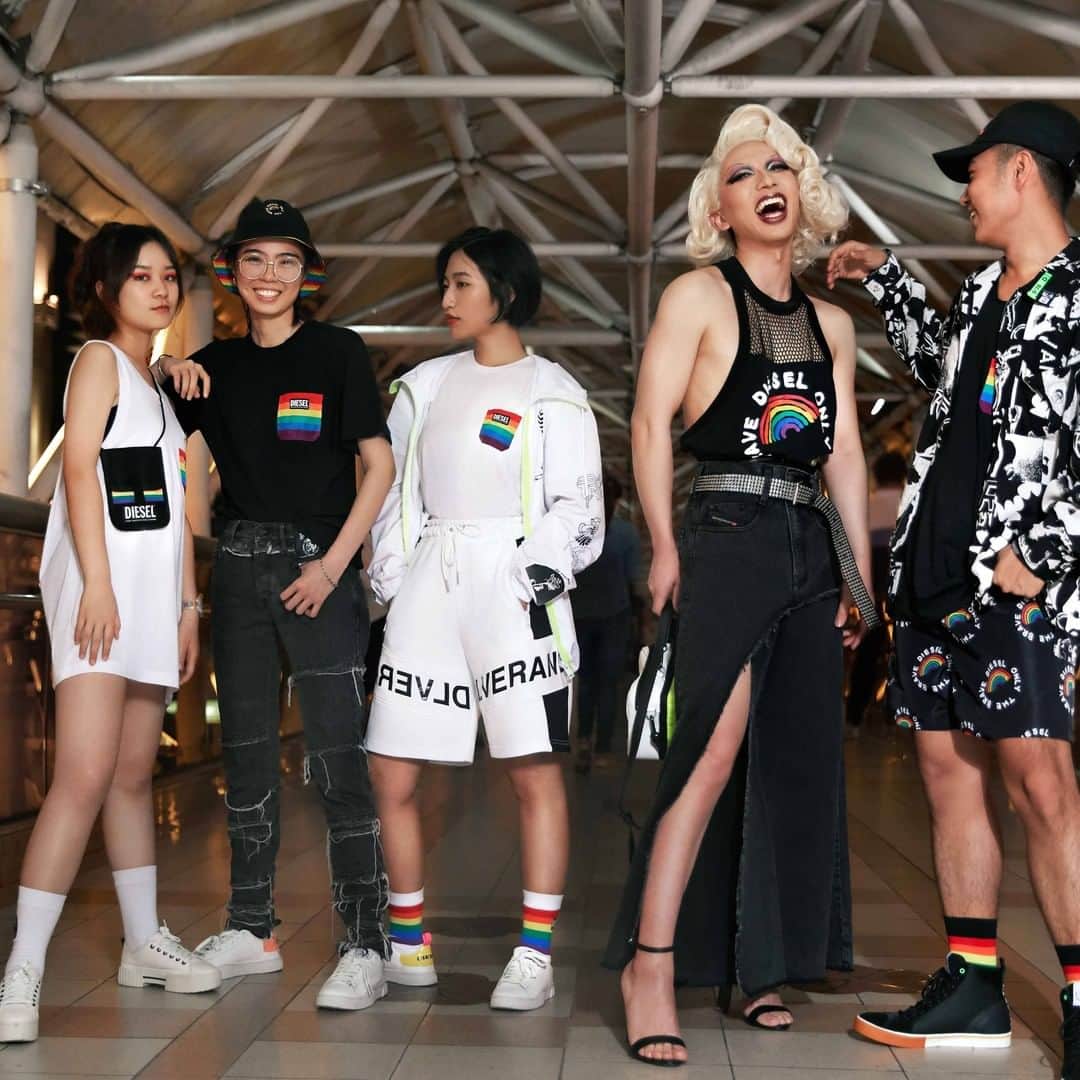 ディーゼルのインスタグラム：「Those who slay together, stay together. Each one of us is diverse and Diesel is proud to support any kind of diversity. #ForSuccessfulLoving #Pride2020 #DieselPride #Pride #PrideMonth」
