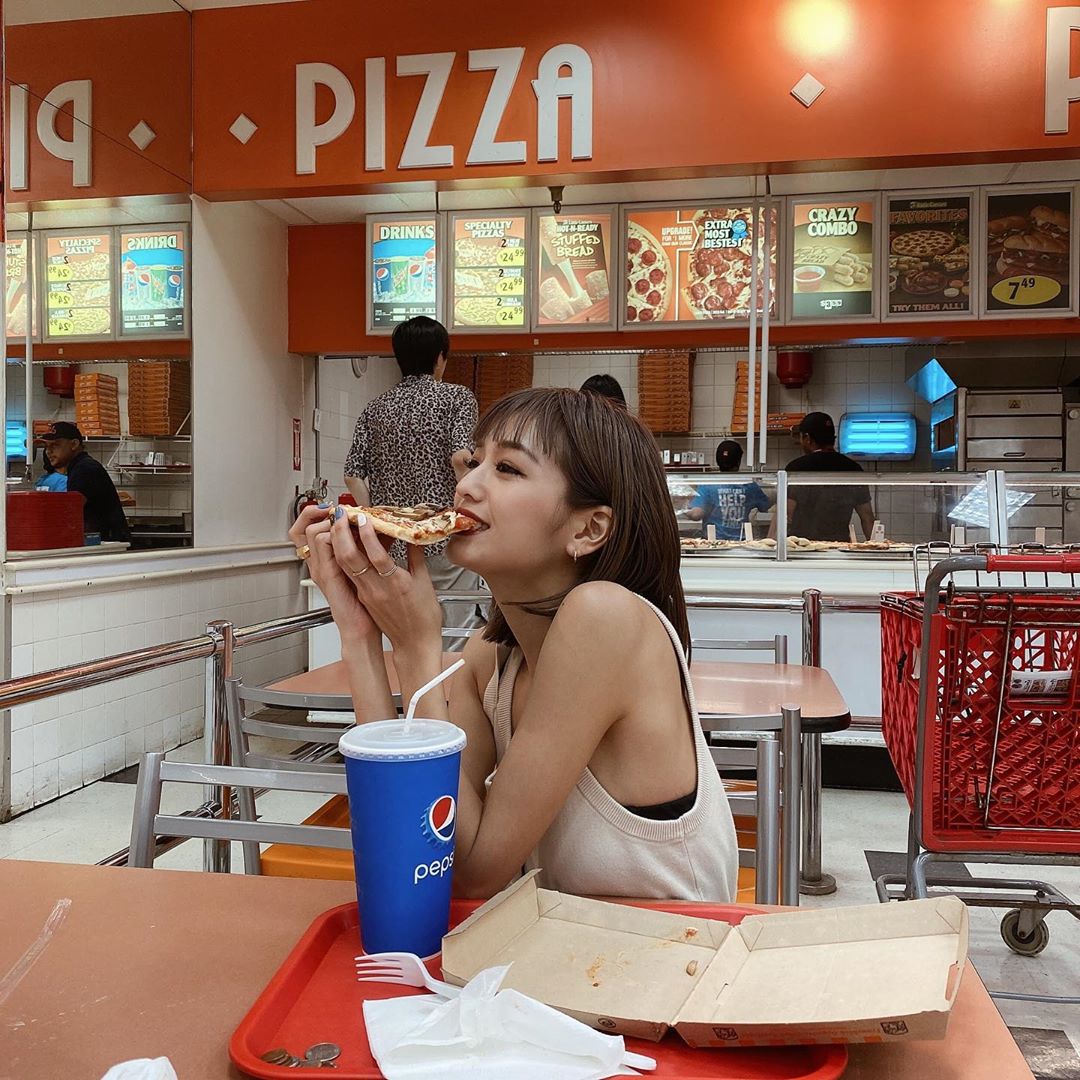 徳永 美乃里さんのインスタグラム写真 - (徳永 美乃里Instagram)「. PIZZA〜🍕❤️ 今日は1日中動いて疲れたなり🥺 朝6時半に起きた！！ばく 月曜日がほんまに楽しみや🥺❤️❤️❤️」6月13日 22時28分 - tokunaga_minori