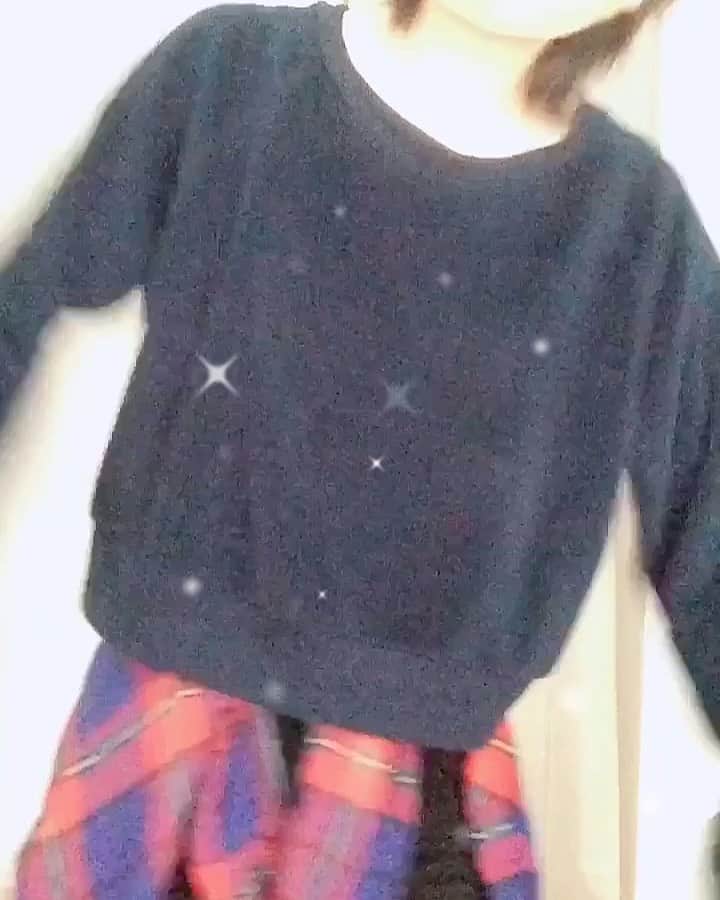 のインスタグラム：「言霊少女 ソウスピのユニット曲「BATTLE ON THE T.O.P」の振付動画、メンバーに送る分を撮ってた時、振り付けた本人なのに間違えまくって撮り直し。ちょっと疲れてきたころにちょけた。」