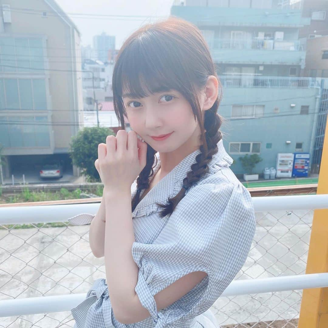 金久保マユ（ぼんぼん）さんのインスタグラム写真 - (金久保マユ（ぼんぼん）Instagram)「土曜日お疲れ様でしたー！ 今日もYouTubeアップしてるのでぜひ見てください🤤💗 . . 最近は三つ編みにハマってます🥰 巻かなくていいし、時短でよき◎ . . . . . . . . #春夏コーデ#夏コーデ#ワンピース#ワンピ#きょコ#美意識向上#かわいい#水色#ゆめかわいい#量産型オタク#量産型コーデ#作品撮りしたい#金曜日#YouTube#TikTok#自撮り女子#三つ編み#三つ編みアレンジ#ゆるふわ#ロケ#ポートレート#カメラ好きな人と繋がりたい #love#follome#animegirl#photography#スニーカー#NIKE#ランニングシューズ#笑」6月13日 22時47分 - kanakubo_mei