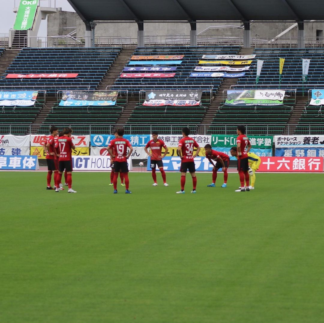 のインスタグラム：「リーグ再開に向けてまず一歩。 サッカーできる喜びと本当に周りの支援やサポートがあってサッカーができていることを改めて実感しています。  再開に向けてさらに頑張っていきたいと思います！！ FC岐阜関係者の皆様、ありがとうございました！！ .  #山田将之 #No2 #ツエーゲン金沢 #FC岐阜」