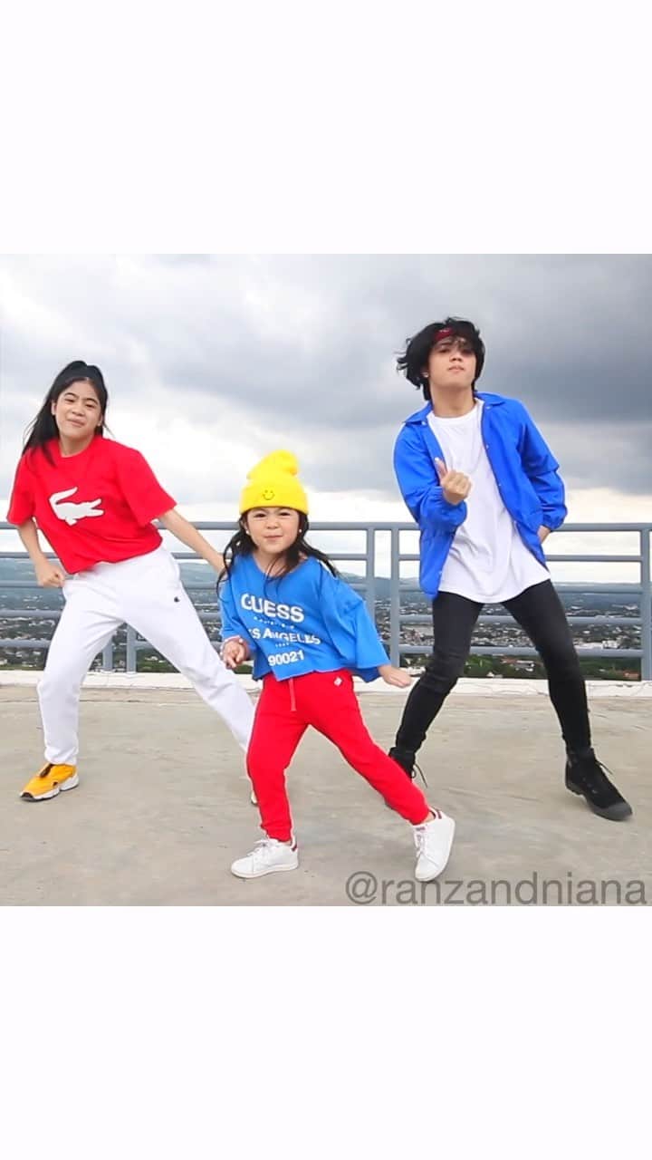 Niana Guerreroのインスタグラム：「that tinikling was so hard haha 🤣🇵🇭🇵🇭 yuhhh @ranzkyle @onewithnatalia @apldeap @bep #siblinggoals 🔥🔥」