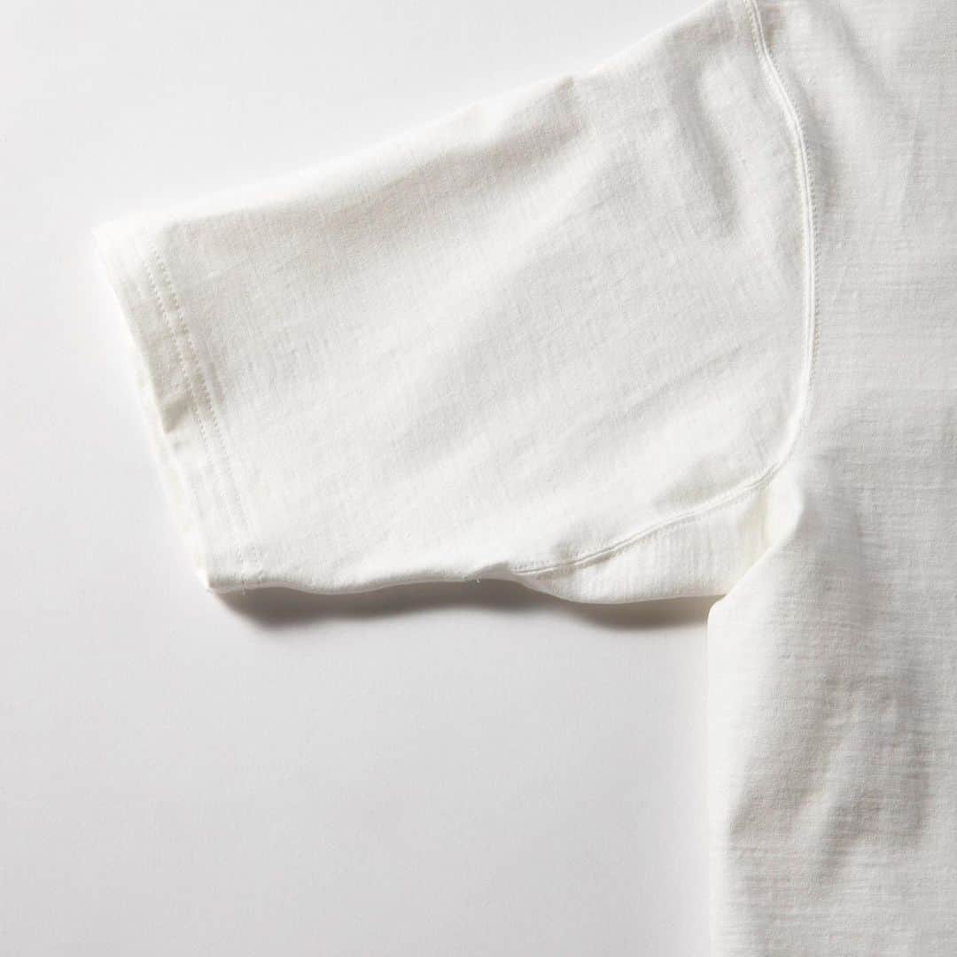Jackmanさんのインスタグラム写真 - (JackmanInstagram)「「STRETCH&FREEDOM」﻿ ﻿ The Stretch jersey T-shirt has a firm,crisp feel,so it won't cling to the skin even in summer. Jersey fabric from threads comprised of cotton yarn around a polyurethane core give this cotton a stretchy,elastic feel. The armholes feature a "freedom sleeve" style for unrestrained movement. This T-shirt adds classical features to functional fabric.﻿ ﻿ +++﻿ Weekday : 11am-7pm﻿ Weekend : 10am-6pm﻿ Day off : Monday and Tuesday﻿ ﻿ Jackman﻿ 2-20-5 Ebisu-minami, Shibuya-ku, Tokyo﻿ +81 3-5773-5916﻿ ﻿ #jackman_official #factorybrand #madeinjapan #madeinfukui #jm5952 #stretchtshirt #freedomsleeve #ストレッチTシャツ #フリーダムスリーブ」6月13日 23時26分 - jackman_official