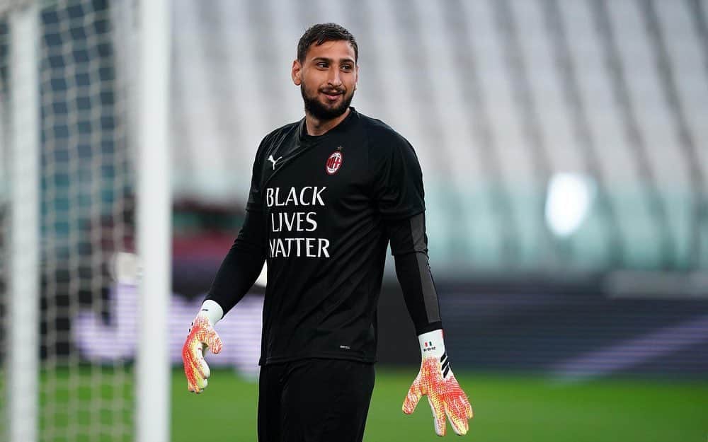 ジャンルイジ・ドンナルンマのインスタグラム：「Guardiamo avanti a testa alta @acmilan.  Lo spirito è quello giusto 💪🏼 🧤」