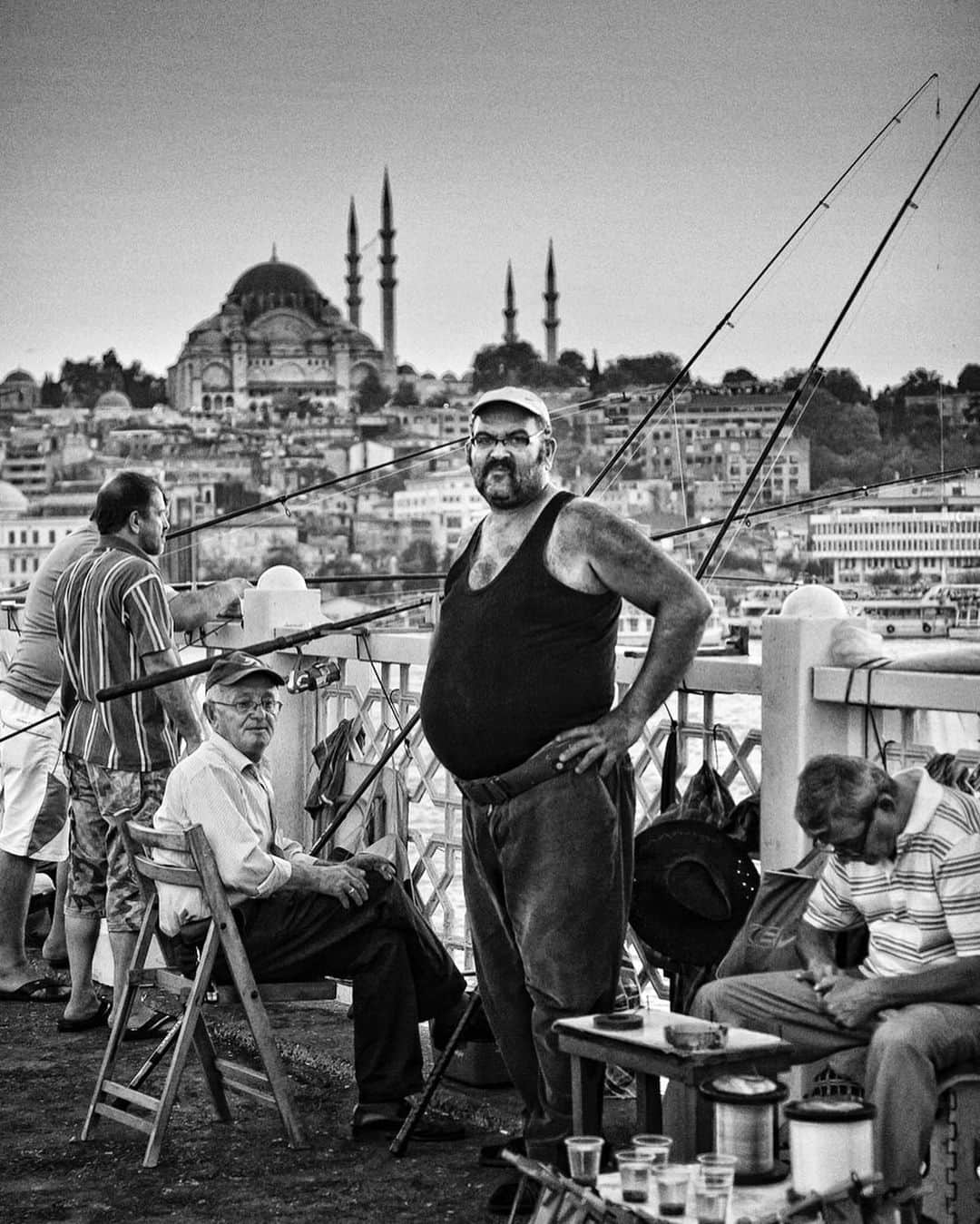 Mustafa Sevenさんのインスタグラム写真 - (Mustafa SevenInstagram)「Istanbullu portre serisinden bir kaç fotograf. Uzun zaman oldu başlayalı ama bir türlü sonunu getiremedim :( Devam etmeli mi ? Nedir fikriniz ? #Istanbul #Portrait #StreetPortrait #Istanbullu」6月13日 23時44分 - mustafaseven