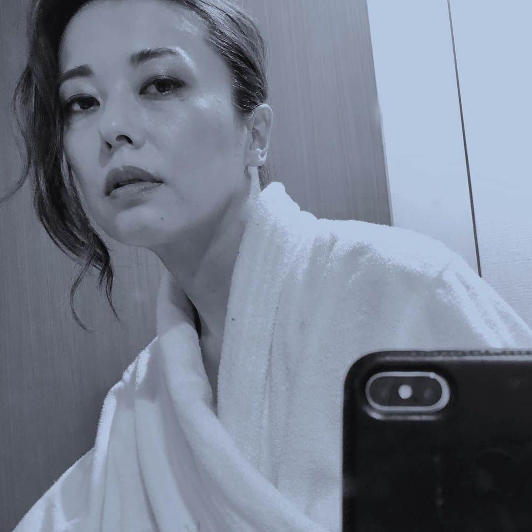 池田有希子のインスタグラム：「スズカツさんの「シスター」、激愛です。心にじゃんじゃか薪をくべてもらいました。勉強になりました。配信が楽しみ。  #theater #theaterlife」