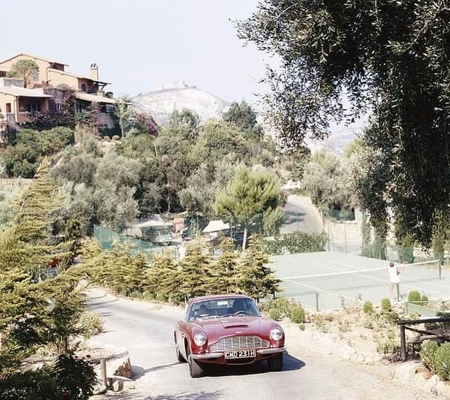 オリバーピープルズさんのインスタグラム写真 - (オリバーピープルズInstagram)「Cruising through the streets of Tuscany... | Photographed by #SlimAarons in 1973. #OPinspiration」6月14日 0時01分 - oliverpeoples