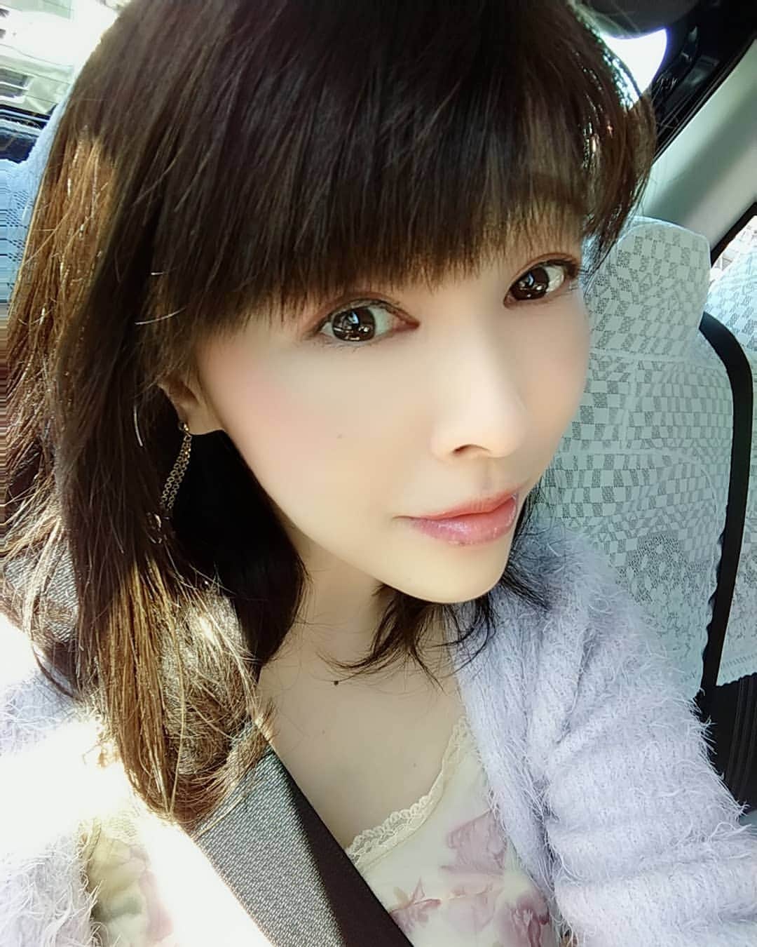 のインスタグラム：「こちらも移動中🎵  #グラドル自画撮り部」