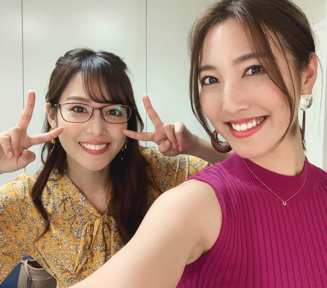 小澤陽子さんのインスタグラム写真 - (小澤陽子Instagram)「𝚊𝚝 𝚠𝚘𝚛𝚔☻  今夜はこの方💫  ３年半前に、奇跡的に雑誌で共演させていただいたことはあったんですが、テレビでの共演は初めて…！✨(他局だから当たり前か😂). . ２年先輩なのですが、競馬や野球の現場で一緒だったのです🥰 久々にお会いできて嬉しかった☺️🌸 相変わらず美しかったです…❤︎ . . #25時15分から  #フジテレビ　#馬好王国 #純烈　#酒井さん #カンニング竹山　さん #フリーに転身した #元テレビ東京アナウンサー #鷲見玲奈 さん☻ #DAIGO さん #神部美咲 ちゃん」6月14日 0時19分 - yoko.ozawa729