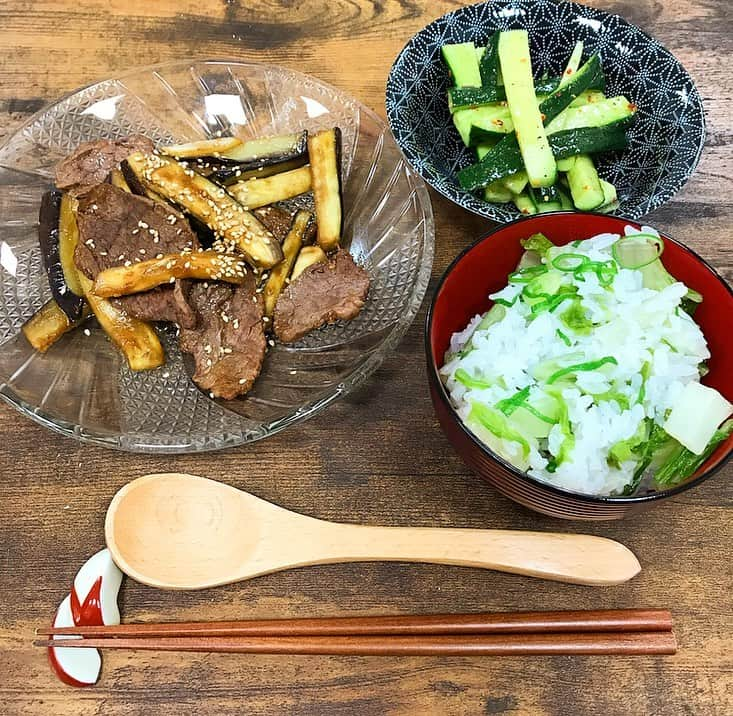 千眼美子さんのインスタグラム写真 - (千眼美子Instagram)「・ いつかの自炊。 キムチチャーハン。 牛肉と茄子の炒め物。 無限きゅうり。 ブログより引用。 #自炊 #the炊  #てづくりごはん #夕飯 #炒飯 #牛肉 #ごはん」6月14日 0時29分 - yoshiko_sengen