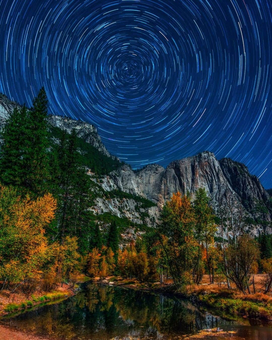 ナショナルジオグラフィックさんのインスタグラム写真 - (ナショナルジオグラフィックInstagram)「Photo by @babaktafreshi | Long-exposure images, which reveal star trails, are unique visuals, reminding us not only of the nonstop rotation of the planet but also of the timeless sky above the changing Earth. Some like this also remind us of the stellar swirls in van Gogh paintings such as "The Starry Night". This was a moonlit autumn night in Yosemite National Park in California. The northern stars appears to circle around the north celestial pole (marked by the north star, Polaris) in this 45-minute time-lapse exposure. Explore more of the world at night with me @babaktafreshi. #twanight #astrophotography #longexposure #yosemite」6月14日 0時31分 - natgeo