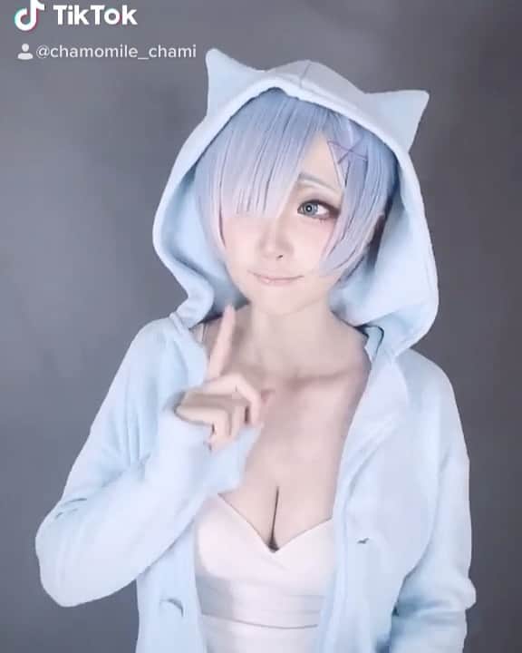 のインスタグラム：「TikTok投稿しました！  @chamomile_chami  でティックトックも検索してね！ https://vt.tiktok.com/Awhxfa/  フォロー待ってます！  #rezero #rem #cosplayer #cosplaygirl  #remcosplay  #レム #リゼロ #レムコスプレ #リゼロコスプレ #rezerocosplay  #remcosplayer  #chamomile #chamomilecosplay  #rezerocosplayer #rezerorem」