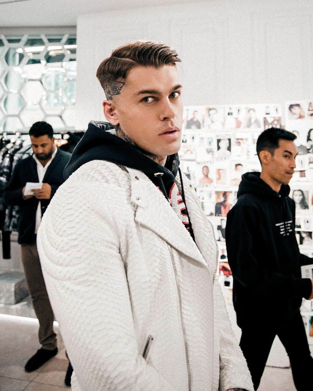 ステファン・ジェームスのインスタグラム：「often imitated, never duplicated | @philippplein x milan fw」