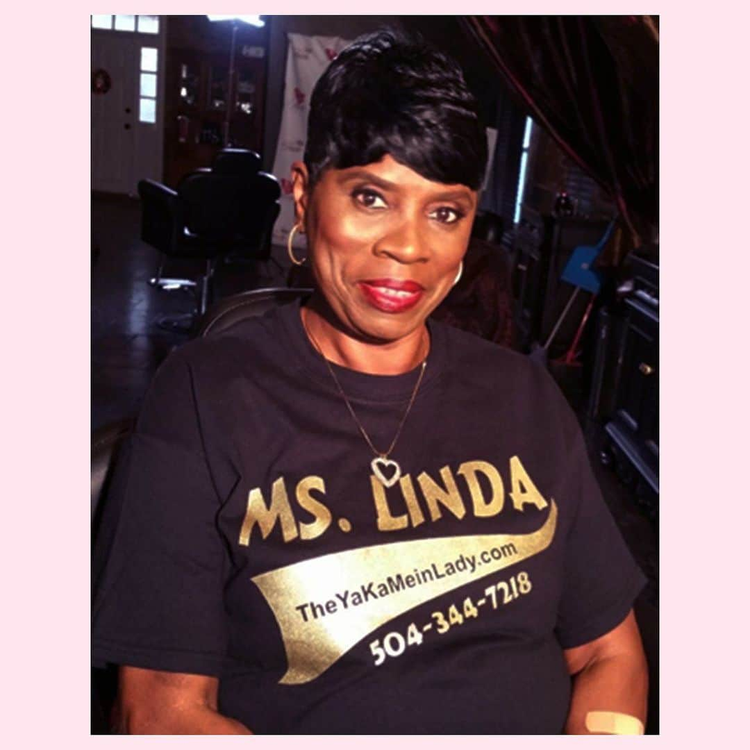 ダニール・ハリスさんのインスタグラム写真 - (ダニール・ハリスInstagram)「Meet Ms. Linda Green aka the Ya-Ka-Mein Lady! Ms. Linda is the founder of the Original New Orleans Lady Rollers, a second line all female social aid and pleasure club, an award-winning female chef, and a cultural beacon within New Orleans’ Black culture.Since COVID hit in March and with the removal of all community gatherings and festivals for the rest of the year, Ms.Linda’s entire livelihood has been destroyed. My good friends @saintclaudesocialclub have joined together with artist @corarosenimtz to create a beautiful t-shirt to help support New Orleans culture-bearer, @cheflindagreen ⠀⠀⠀⠀⠀⠀⠀⠀⠀⠀ 100% of the proceeds of t-shirts sold will be donated to Ms. Linda, to help keep one of the Black matriarchs of New Orleans afloat during these uncertain times! #linkinbio #amplifyblackvoices #yakameinlady #neworleans #blacklivesmatter #blackbusinesswomen」6月14日 0時40分 - danneelackles512