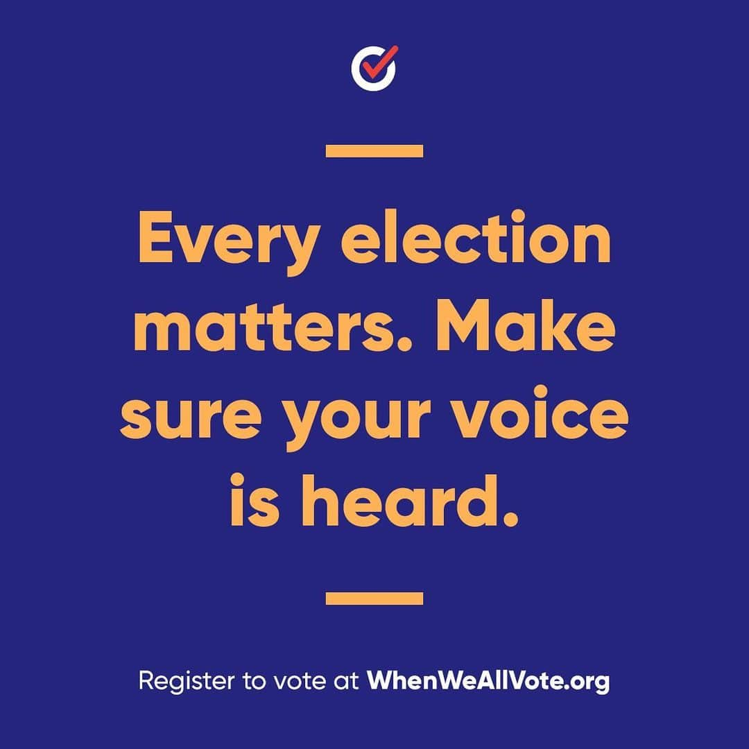 ミシェル・オバマさんのインスタグラム写真 - (ミシェル・オバマInstagram)「The first step in making lasting change is understanding the best, most effective routes to achieve it. As Americans, we have the power to vote in—or vote out—the people who make decisions about how our streets are policed and how the criminal justice system operates. The policies put in place aren’t the result of random events, they are a reflection of the people we vote into office. So make sure you take the time to figure out who best represents you and your vision for the future. Then make sure your friends, family, and everyone in your neighborhood is figuring that out for themselves, too.⁣ ⁣⁣ ⁣⁣ ⁣⁣ You can register to vote right now by just clicking the link in my bio. I can’t stress enough how important it is to make sure you and everyone you know is registered. Because #WhenWeAllVote, we can transform our communities for the better.」6月14日 0時44分 - michelleobama