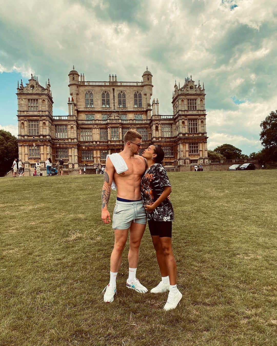 アダム・ピーティのインスタグラム：「13 weeks until we become a 3 @eirimunro」