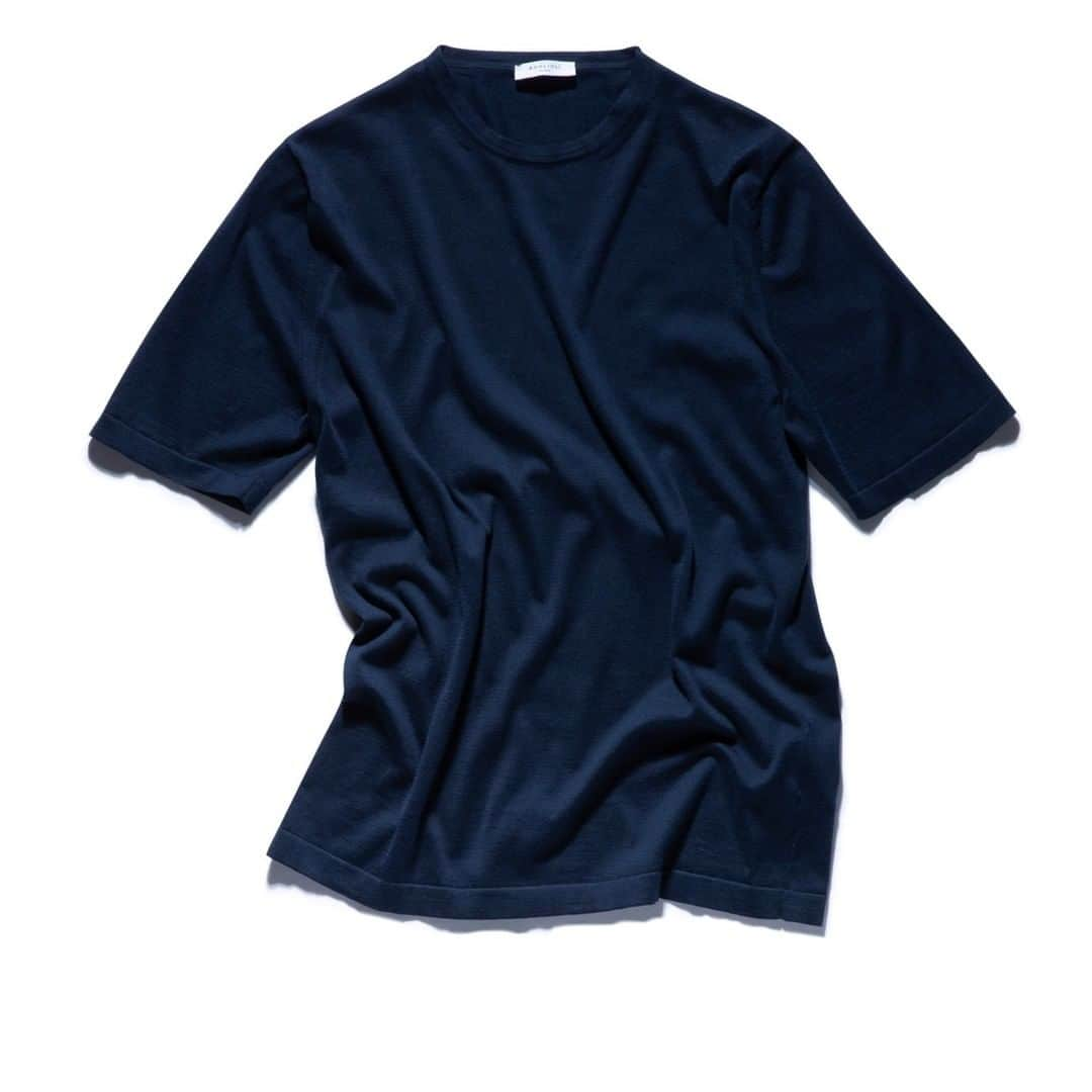 ボリオリさんのインスタグラム写真 - (ボリオリInstagram)「. Short-sleeved T-shirt crafted from premium luxe Giza cotton. This garment is defined by an elegant micro texture in iconic dark blue, showcasing the elegant, laidback allure of Boglioli styling. . . . #ss20style #bogliolimilano #menstshirts #gizacotton #luxurycotton  #summertshirt #tshirt #boglioli #cottontshirtsformen #bluetshirt #bluecottontshirt #gizacottons #luxuryfabrics #smartcasual #softtailoring」6月14日 0時50分 - boglioliofficial