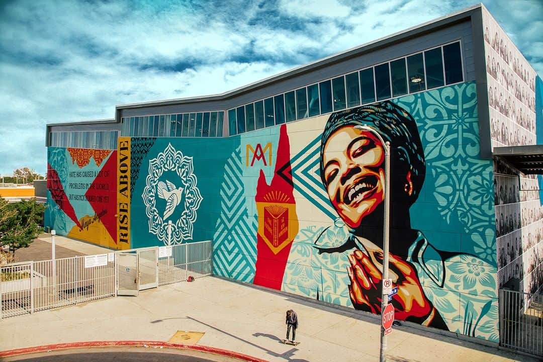 Shepard Faireyのインスタグラム：「"Maya Angelou Rise Above" is a mural I completed in May 2019 at Dr. Maya Angelou Community High School in Los Angeles. I was excited to paint this for several reasons. First, I think the power and value of art should be emphasized wherever possible, but especially at a high school where young people are developing their world views and are still idealistically searching for the right paths forward. Second, I have been a fan of Maya Angelou's writing since I read "I Know Why the Caged Bird Sings" in my 20's. I think she is an excellent example of using creativity to overcome adversity and express yourself on your own terms. Maya Angelou is a role model as a thinker, creator, and social-justice warrior. She has an incredible number of great quotes, but I chose: "Hate has created a lot of problems in the world, but has not solved one yet." I used this in 2019, and it's still relevant because we are living in a moment politically when many people seem to be choosing hate over compassion. Stay strong and keep fighting for justice. -Shepard⁠ Photo: @jonathanfurlong」