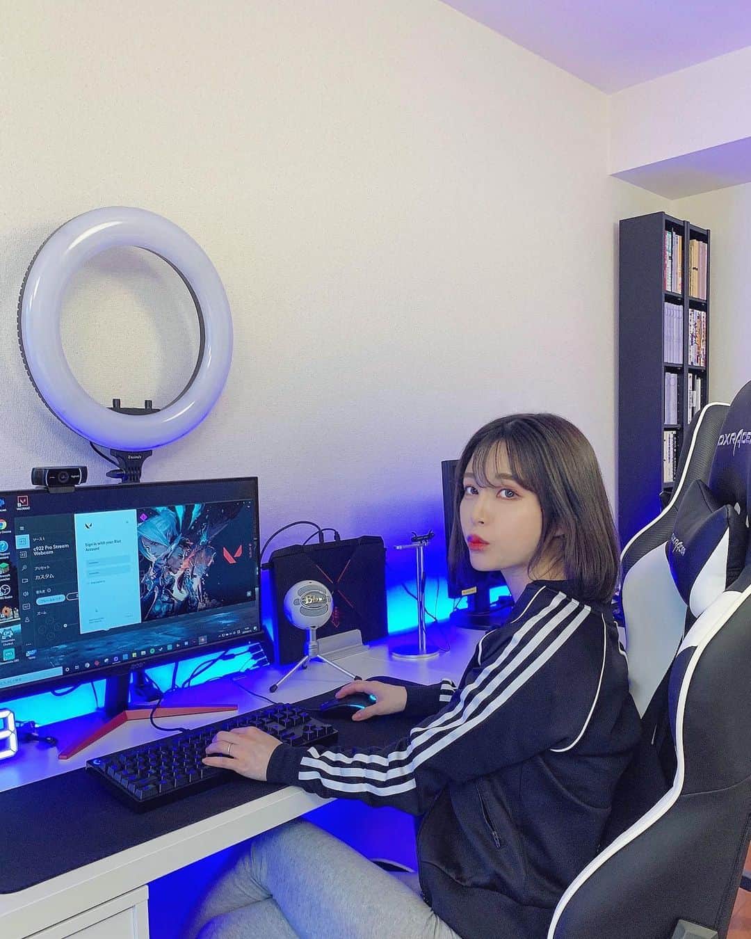 Rabiのインスタグラム：「I’ve been practicing everyday because I just want to get better. Baby steps can keep you moving towards your goal.💜 _______________________________________ #dxracer #gamergirl  #japanesegirl﻿ #gamingchair﻿ #ゲーミングチェア﻿ #adidas﻿ #threestripes﻿ #3stripes﻿ #adidascasual #데일리﻿ #일본﻿ #일본스냅﻿ #도쿄 ﻿ #생활  #일상﻿ #단발 ﻿ #머리 ﻿」