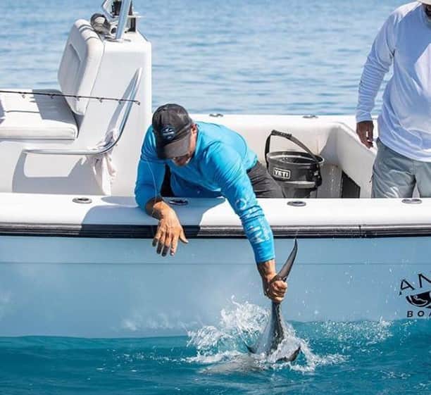 Costa Sunglassesのインスタグラム：「Clean release...⁠ #BringTheWaterHome with the @localknowledge crew as they battle permit in the Florida Keys. Watch it on our playlist at the link in our bio. #SeeWhatsOutThere #BornOnTheWater」