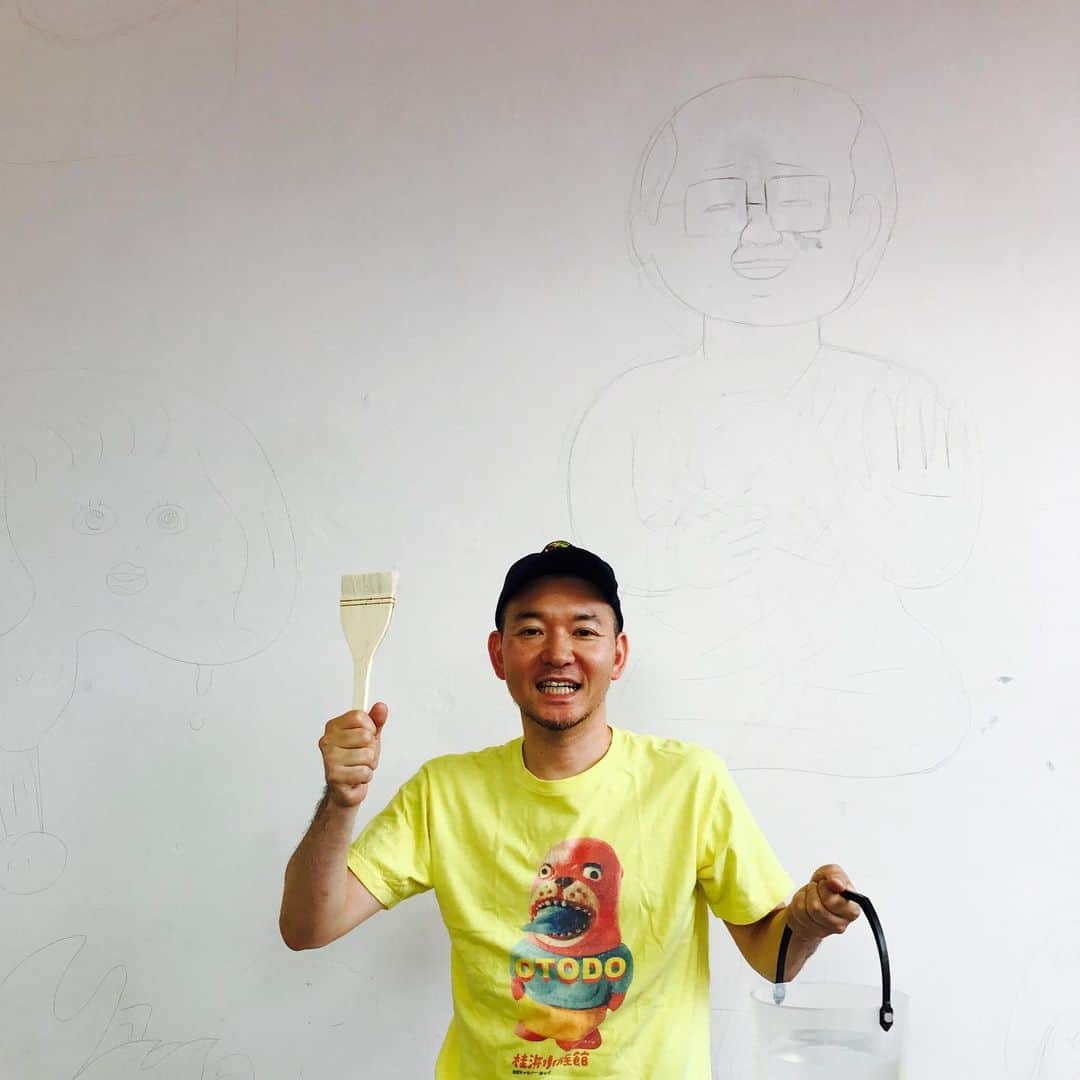 デハラユキノリさんのインスタグラム写真 - (デハラユキノリInstagram)「つきまる雑貨店の壁を塗っております サトシ君を中心に据えた曼荼羅になっております。 I am painting the wall of my friend's shop. Work will proceed with the help of children #つきまる雑貨店  #dehara  #deharayukinori  #satoshiyamamoto  #tosakenta  #jizo-」6月14日 6時32分 - deharayukinori