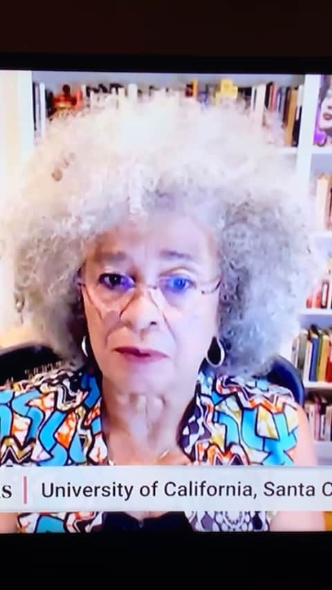 ベスト・コーストのインスタグラム：「watched @democracynow in conversation with Angela Davis last night and felt really compelled to share this part of the interview. I’m sure you are, like me, disappointed and wildly unenthusiastic about our options for President in November - if that’s the case, this video is important for you to pay attention to. Please share this with someone you think may need to hear it! I really needed to hear it. I won’t say anything more, I’ll leave the talking to Angela.」
