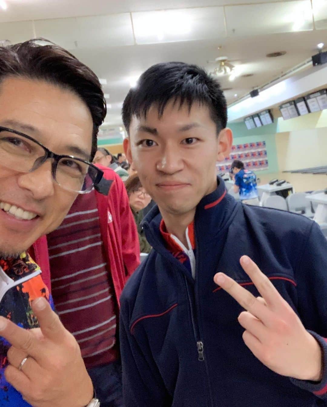 黒田アーサーさんのインスタグラム写真 - (黒田アーサーInstagram)「発売中のボウリングマガジン7月号！今月の僕の連載コラム「黒田アーサー芸能人No.1ボウラー への道」は谷合貴志プロとの対談です！普段から仲良しなのでとても楽しく、勉強になるお話しが沢山出て来ます😉👍とても今月号では足りなくて、8月号も連続で谷合くんが登場します（笑）ちなみに今月の表紙は大石奈緒ちゃん💕旦那さんの菊池プロと夫婦で仲良しです😊 #ボウリングマガジン #7月号 #黒田アーサー #連載コラム #今月のゲスト #谷合貴志プロ  #話しが面白すぎて #8月号も連続ゲスト #ボウリング愛 #ボウリングの楽しさ知って欲しい #bowling #볼링」6月14日 1時28分 - kuroda_arthur