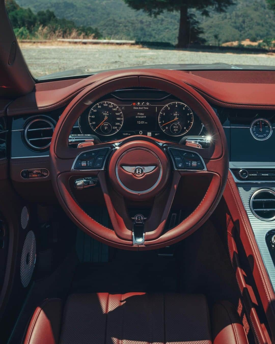 ベントレーさんのインスタグラム写真 - (ベントレーInstagram)「The view from the power seat. The #Bentley #ContinentalGT V8 #Convertible. _ Continental GT V8 Convertible WLTP drive cycle: combined fuel consumption: 23.3 mpg (12.1 l/100 km), combined CO₂: 275 g/km」6月14日 1時30分 - bentleymotors