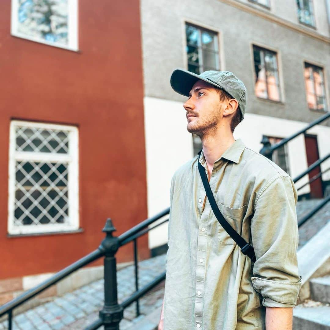 オスカー・オリー・モランダーのインスタグラム：「Att samla på sig smultronställen runt söder har blivit en vanlig vardagssyssla och jag klagar inte☀️」