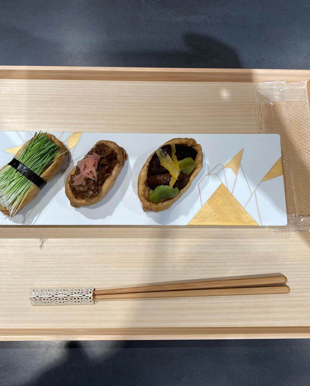 田中杏子さんのインスタグラム写真 - (田中杏子Instagram)「原宿駅前に出現した商業施設、ウィズ原宿の地下一階、JAPAN MASTERY COLLECTION_est で食べた、ひっくり返りそうなぐらい美味なスイーツ、そら豆とびわのKINTON。  練りそら豆を、モンブランのように乗っける作業も楽しすぎました🎉🎉🎉 季節のINARIと言う名の、お稲荷さん各種も垂涎で、また食べたいな💕💕💕💕💕 #akotanaka #japanmasterycollection」6月14日 1時54分 - akoakotanaka