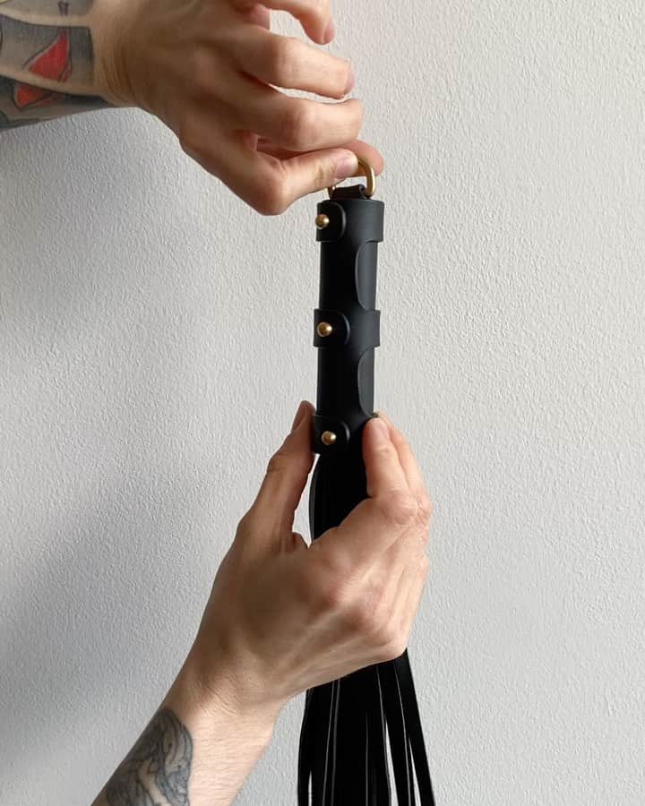 のインスタグラム：「The Studded Handle Flogger, made with smooth saddler leather features a distinct Fleet Ilya detailed handle with studs, providing a comfortable grip and creating an aesthetically pleasing tool. 16 tails made of soft leather. The D-ring allows this piece to be hung. Available in two lengths, both offering a different experience.」