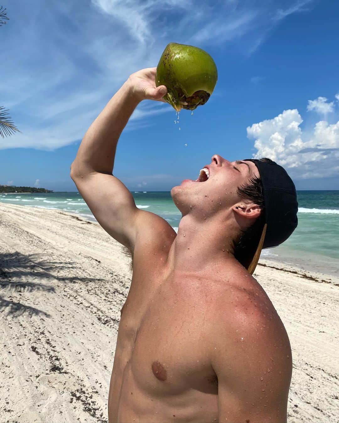 Blake Grayのインスタグラム：「This coconut tasted like sh*t」