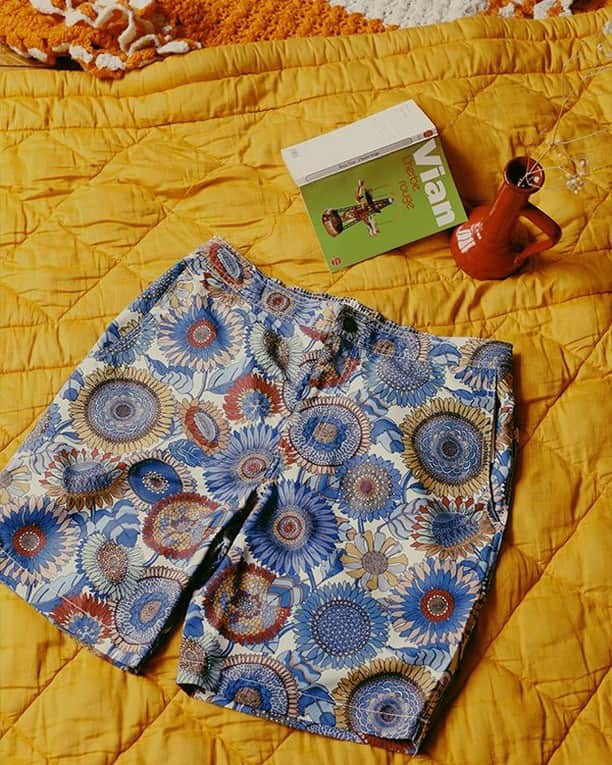 MR PORTERのインスタグラム：「No, you've not just stepped into a scene from Call Me By Your Name, but this pair of washed-out sunflower printed shorts from @onia are transporting us to film's quaint Italian seaside setting—even when we are sunbathing in the garden. Head to the link in bio or tap to shop. #MRPORTER」