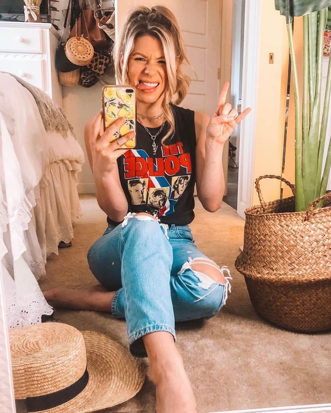 チェイサーのインスタグラム：「Rockin’ from home in our favorite band tees⚡️🤘🏼❤️ what is one concert you would want to relive?⤵️ @thektmiller #thepolice #bandtee #rocknroll #rockmusic #graphictee #musicconcert #chaserbrand」