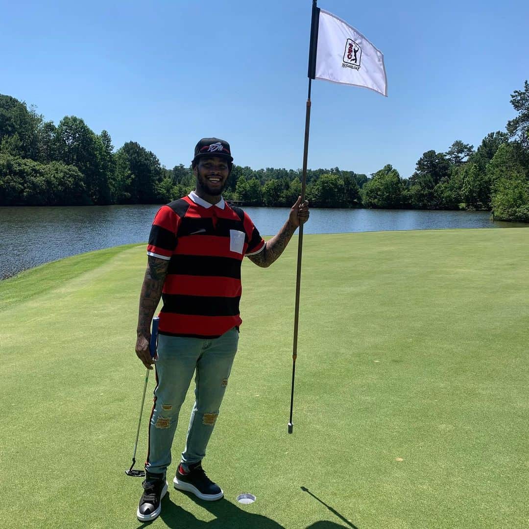 ワカ・フロッカ・フレイムのインスタグラム：「Tried something new today and I loved it!! @callawaygolf newest member 🤞🏾 #sugarloafgolfclub」