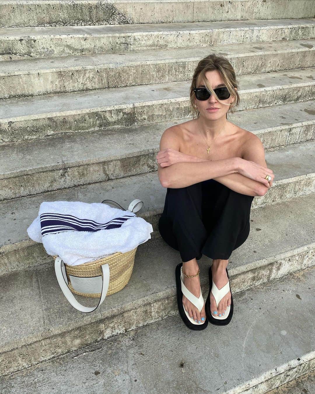 Camille Charriereさんのインスタグラム写真 - (Camille CharriereInstagram)「Surfer wife life: the waiting games」6月14日 2時32分 - camillecharriere