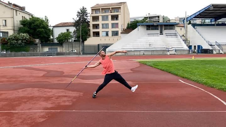 ケビン・マイヤーのインスタグラム：「The best feeling in sport is to have new ones thanks to your work 👊🏽 At any level 😉」