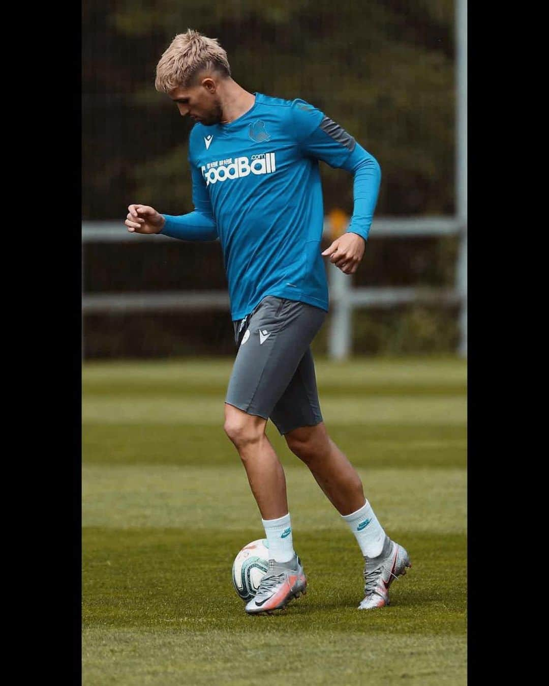 アドナン・ヤヌザイさんのインスタグラム写真 - (アドナン・ヤヌザイInstagram)「We’re ready 🔥 Volvemos! 🔵⚪️ #LaLiga」6月14日 2時43分 - adnanjanuzaj