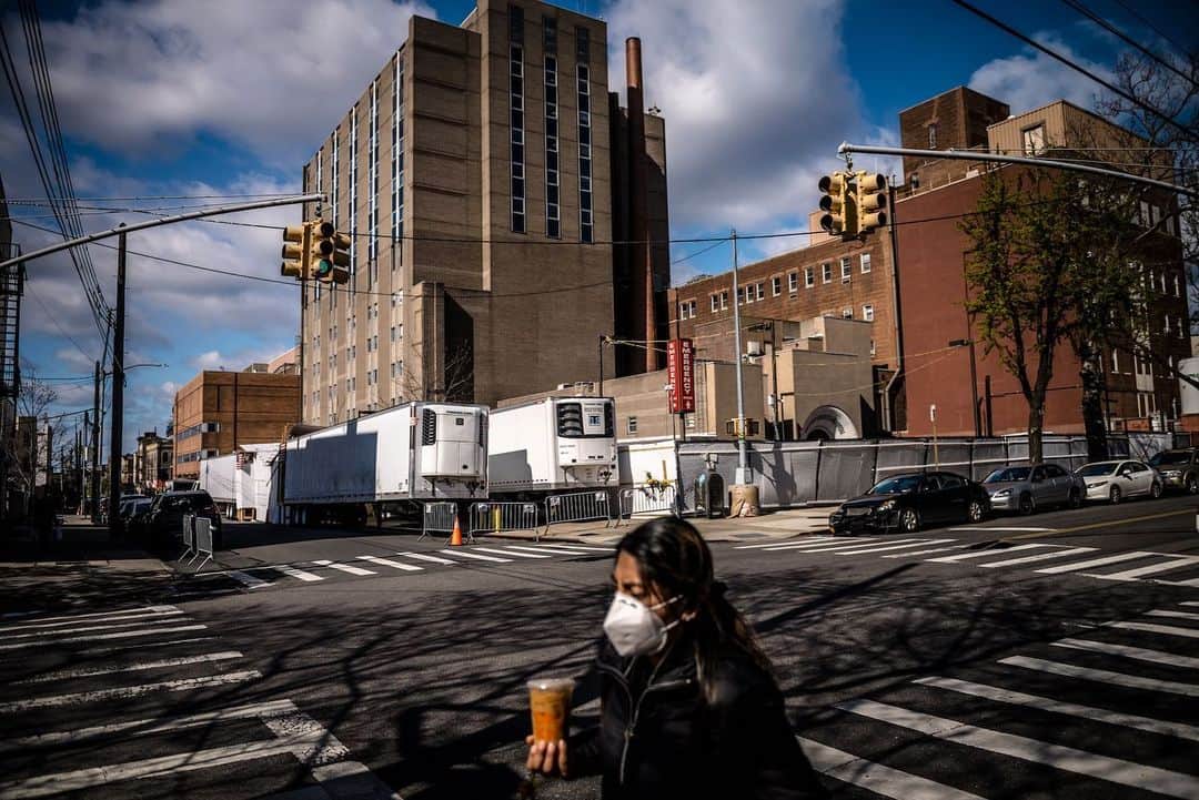 TIME Magazineさんのインスタグラム写真 - (TIME MagazineInstagram)「Starting on April 9, as the pandemic reached its apex in New York City, Wyckoff Heights Medical Center in Brooklyn granted reporters from TIME access to its facilities and staff. Our goal, writes Simon Shuster, was to gather the fullest possible account of how the outbreak played out within its walls, from its emergency room and makeshift morgues to the minds of the people who work there. This much is clear: as more states confront COVID-19 outbreaks, the experiences of Wyckoff suggest there is little that can prepare hospital staff for what they will face. Alongside the medical challenge, Wyckoff battled a simultaneous contagion—an outbreak of fear that nearly crippled the hospital at its time of greatest need. Countless times each day, hospital workers had to ask themselves: Will this be the patient that gets me sick? Will this be the day I infect my family? That terror swept through Wyckoff more quickly than the virus. Read the full Special Report, and see more pictures, at the link in bio. Photographs by @meridithkohut for TIME」6月14日 3時16分 - time