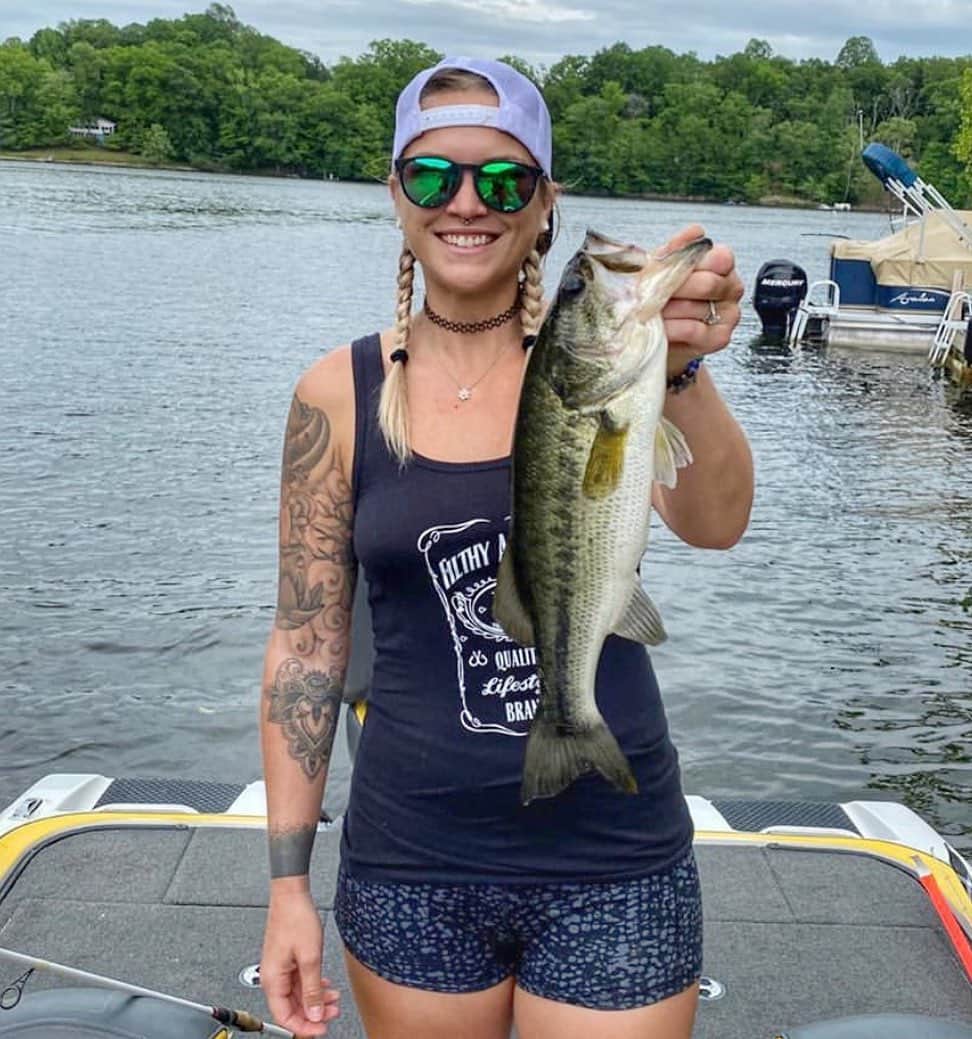 Filthy Anglers™さんのインスタグラム写真 - (Filthy Anglers™Instagram)「Summer is here and that means tank tops and fishing! Can’t beat it! Team Filthy member and Filthy Female Mollie @mollie_in_wonderland landed a nice bass this past week while sporting our Filthy Jack women’s tank top. Who’s getting out on the water this week Congrats on the Catch Mollie you are Certified Filthy www.filthyanglers.com #fishing #filthyanglers #filthyfemales #fsh #ladyangler #girlsfishtoo ##girlsfishing #outdoors #bassfishing #largemouthbass」6月14日 4時08分 - filthyanglers