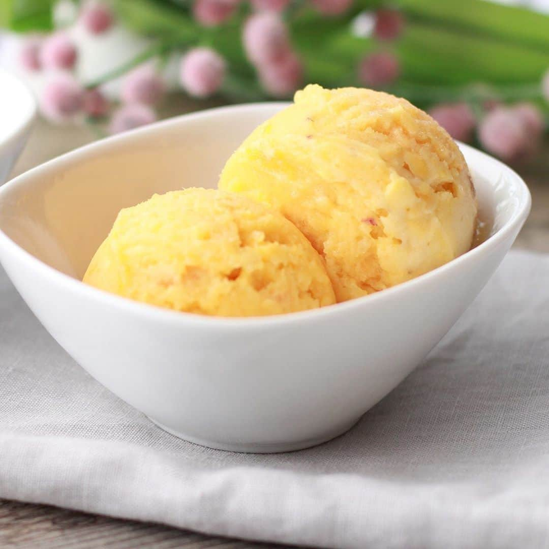 Yonanasのインスタグラム：「This nice cream is just peachy!💛 And it couldn’t be easier to make. Just drop frozen Peaches + Mangoes + Bananas into your Yonanas! ⠀ ⠀ The full recipe is linked in our profile.」