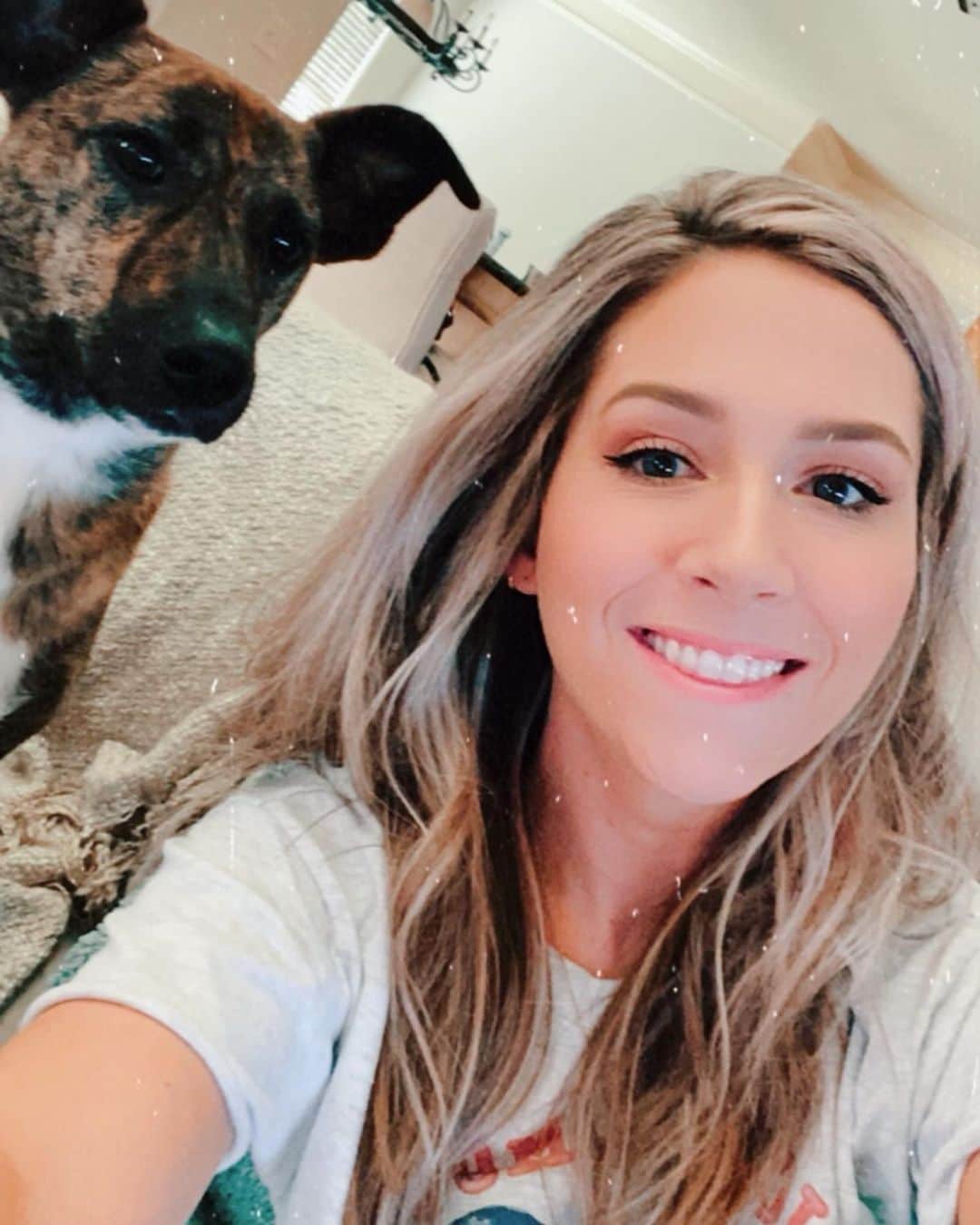 Tracy and Stefanieのインスタグラム：「Kisses from Miss Luna are the sweetest 🐕😘💋 This was a pic for me to say Hi to my grandma, Nanny, but Miss Luna is too sweet not to share. 🥰 Love you, Nanny! ❤️」