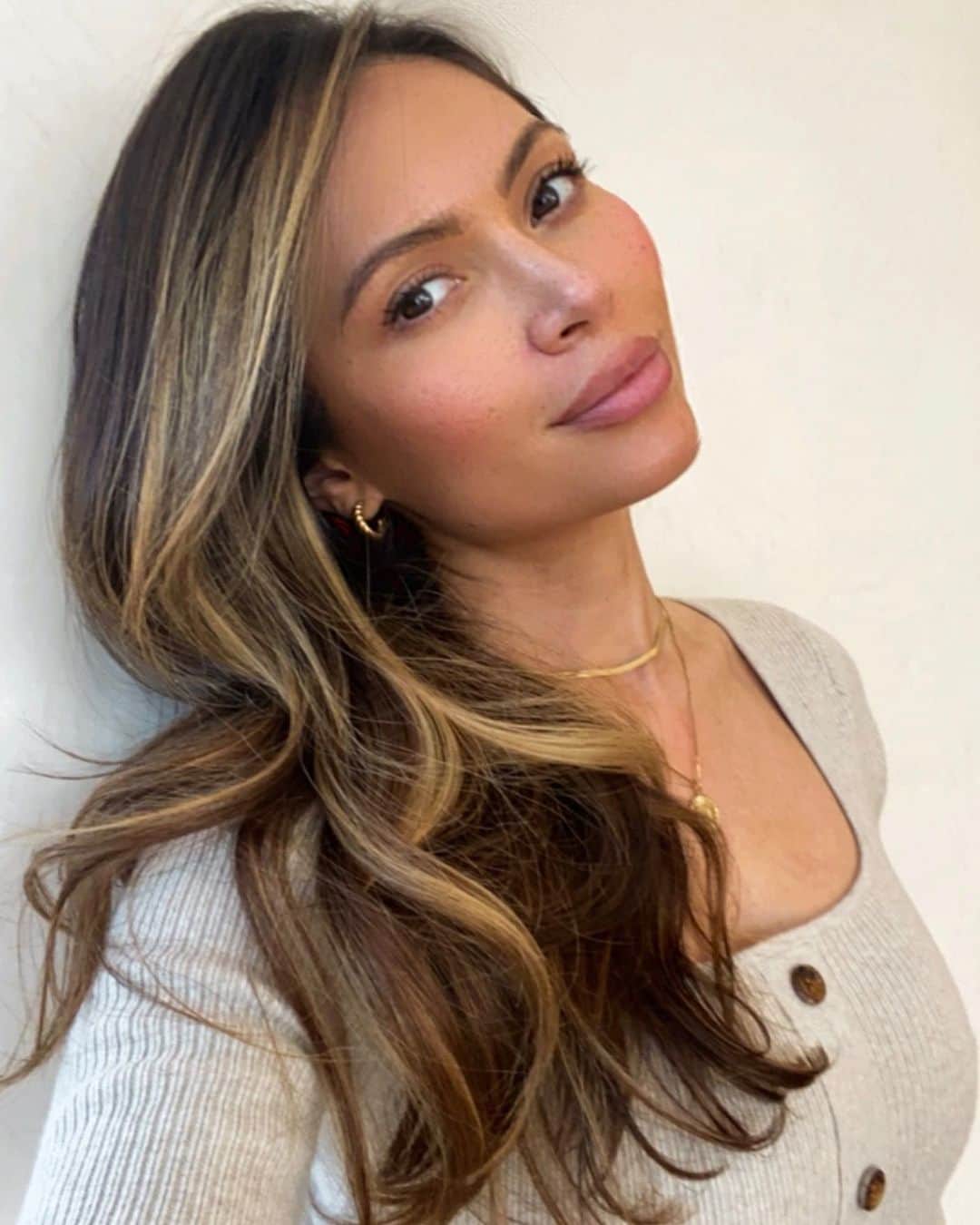 Marianna Hewittのインスタグラム：「hope you have a good weekend 🤍」