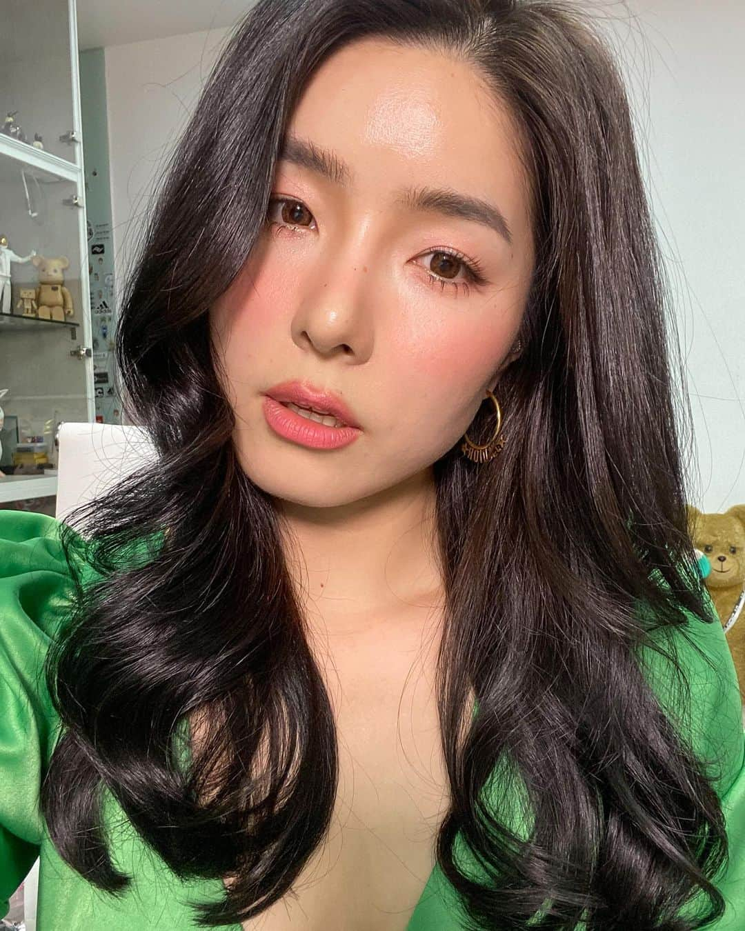 GYEON SEOさんのインスタグラム写真 - (GYEON SEOInstagram)「_* 🍃🌿🍃 . . @minddmakeup  @pong.walker  @yd001_official  #dysonairwrap  #queengsnap」6月14日 15時41分 - queengyeon